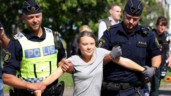 Greta Thunberg, condenada a una multa por desobedecer a la policía