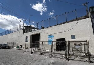 Cerca de cien guardias penitenciarios retenidos por presos en huelga de hambre en Ecuador - Mundo - ABC Color