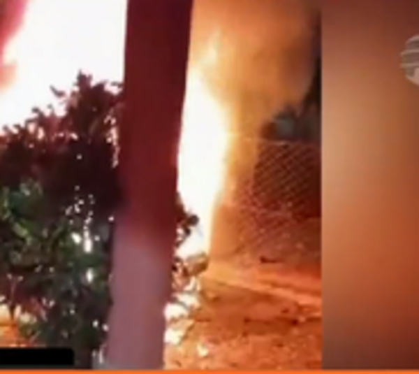 Vehículos consumidos por incendio en Misiones e Itapúa - Paraguay.com