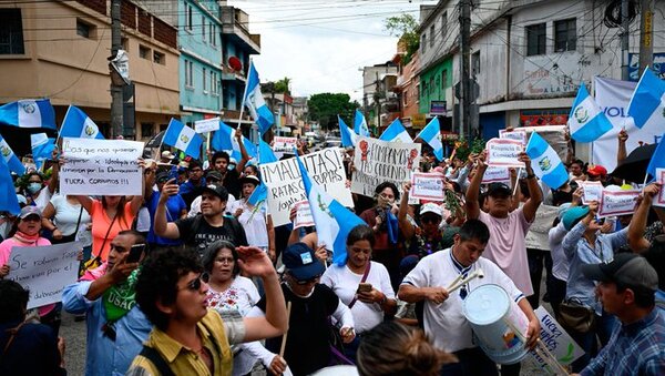 Guatemala: Miles de personas salieron a las calles para rechazar los intentos de modificar el resultado electoral - ADN Digital