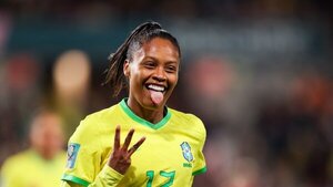 Brasil golea con triplete de Ary Borges en su debut