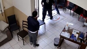 Jueza dice que no ordenó el traslado de un recluso al centro médico