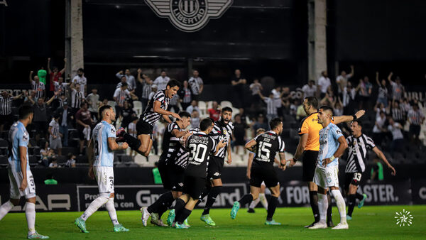 ¡Partidazo! Con autoridad Libertad remontó en La Huerta y es el único líder