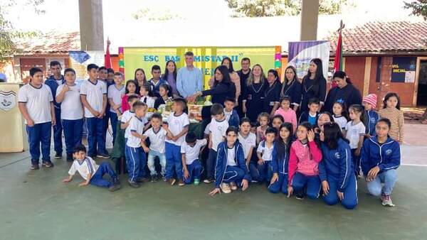 Lanzan almuerzo escolar en la Escuela Básica N° 4.777 "Amistad II" - Radio Imperio