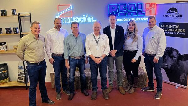 Innovación y Cooperativa Chortitzer lanzan al mercado línea premium de balanceados