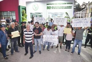 IPS puso a disposición sus bienes patrimoniales para obtener millonarios préstamos, según Contraloría - Nacionales - ABC Color