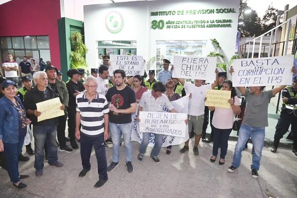 IPS puso a disposición sus bienes patrimoniales para obtener millonarios préstamos, según Contraloría - Nacionales - ABC Color