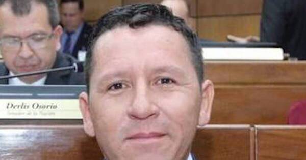 La Nación / Javier Vera se declara independiente en el Senado