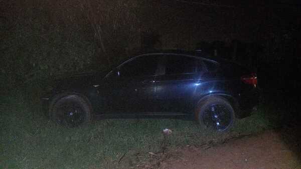 Se abandona lujosa camioneta en venta tras asesinato de su dueño en Alto Paraná
