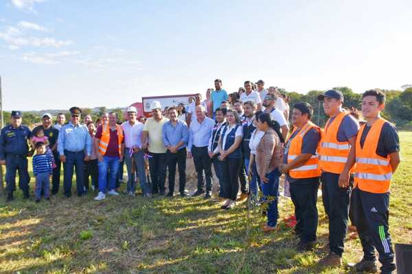PALADA INICIAL DE LA UNIDAD DE SALUD FAMILIAR EN B° CUATRO POTRERO DE ENCARNACIÓN - Itapúa Noticias