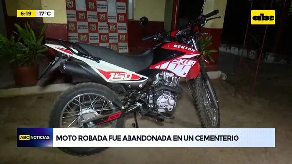 Video: Moto robada fue abandonada en un cementerio - ABC Noticias - ABC Color