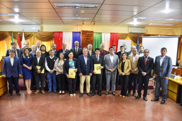 ENTREGAN RECONOCIMIENTO A INVENTORES DE LA FACULTAD DE INGENIERÍA DE LA UNI