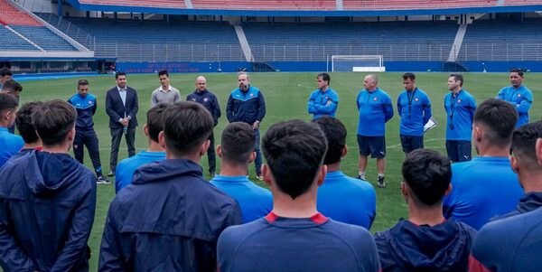 Versus / ¡Manos a la obra! Diego Gavilán arrancó su labor con el plantel principal
