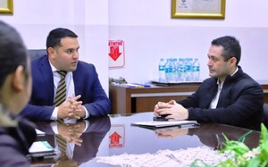 “Vamos a negociar tu indemnización, mitad y mitad” •