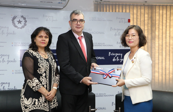 Oficina de Educación coreana dona notebooks y capacitará a docentes del MEC - .::Agencia IP::.