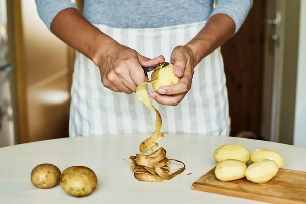 El pelapapas: un utensilio que no puede faltar en tu cocina - Gastronomía - ABC Color