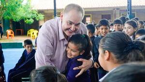 Gobernador de Alto Paraná inauguró moderno tinglado en una institución educativa