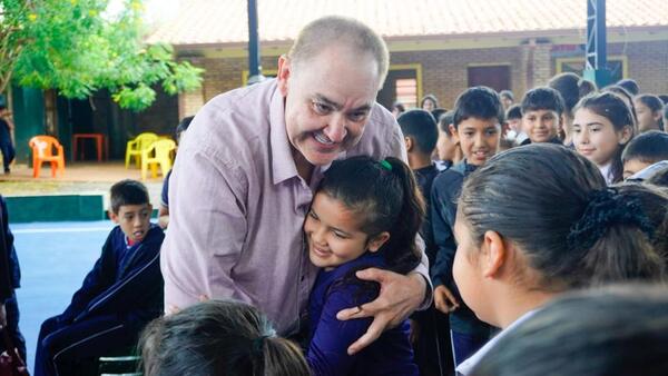 Gobernador de Alto Paraná inauguró moderno tinglado en una institución educativa