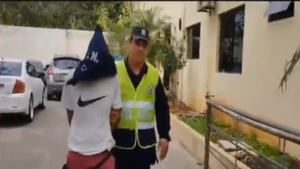 Hombre con prisión domiciliaria salía a la calle armado y con droga