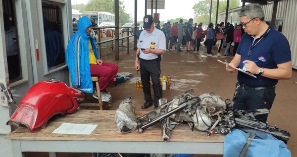 INCAUTAN MOTOCICLETA DESARMADA EN LA ADUANA ENCARNACENA