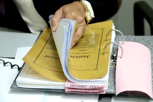 Diario HOY | TSJE entrega rendiciones de cuentas de partidos y movimientos a la Contraloría