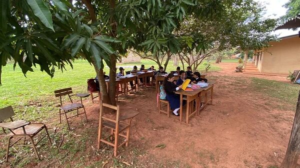 Horqueta: “Ya no queremos estar bajo los árboles”, dijo alumna de escuela sin techo - Nacionales - ABC Color