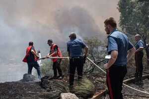 Verano del horror en Europa: siguen incendios sin control en Grecia, Italia y Argelia - Mundo - ABC Color