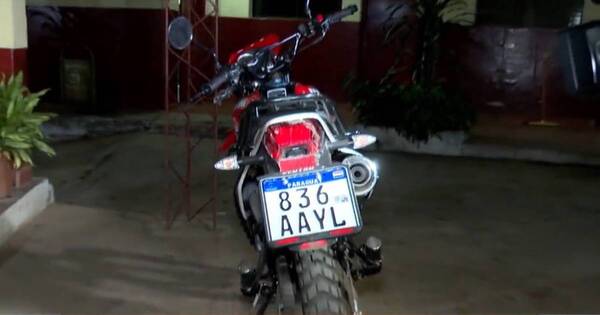 La Nación / Recuperan moto robada, la misma estaba dentro del cementerio de San Antonio