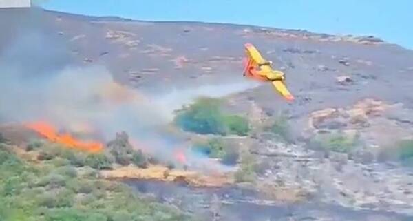 [VIDEO] ¡Terrible! Avión que apagaba incendio se estrelló