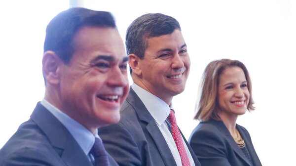 Diario HOY | Peña se reúne con importantes empresarios en busca de inversiones para el país
