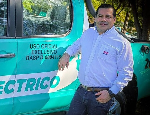 Confirma a Félix Sosa para seguir al frente de la ANDE, mientras analizan millonarios préstamos en el Congreso - MarketData