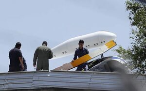Un helicóptero de la Policía cae sobre techo de Iglesia en San Salvador sin dejar muertos - Mundo - ABC Color