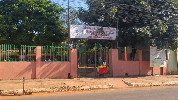 Roban colegio en Ciudad del Este