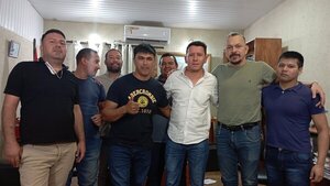 Chaqueñito visita a Mbururu en la cárcel de Ciudad del Este