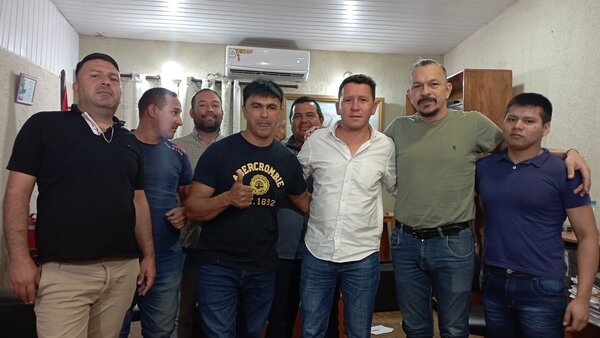 Chaqueñito visita a Mbururu en la cárcel de Ciudad del Este