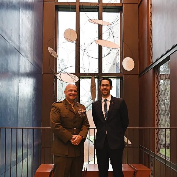 Jefe de Marines de EE.UU. visita el país para estrechar cooperación - Política - ABC Color