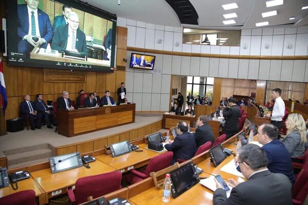 Fiscalía pide un platal para cubrir deudas impagas de Sandra Quiñónez - Política - ABC Color