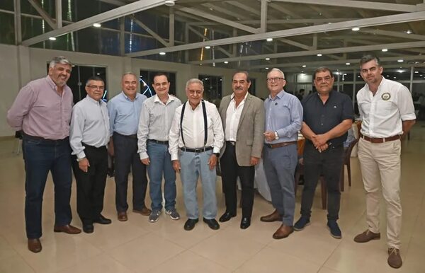Brindis de la filial ARP Cordillera - Sociales - ABC Color