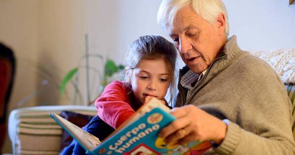La Nación / Abuelos, figuras de amor que marcan la vida de los nietos