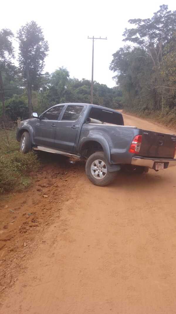 En persecución, abandonan vehículo robado en Guairá