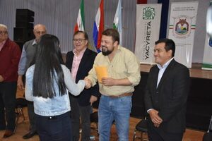 Becarios EBY de Itapúa recibirán primer desembolso este viernes