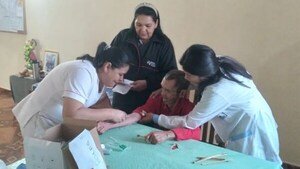 Abuelitos del Hogar de Ancianos reciben asistencia médica - Noticiero Paraguay