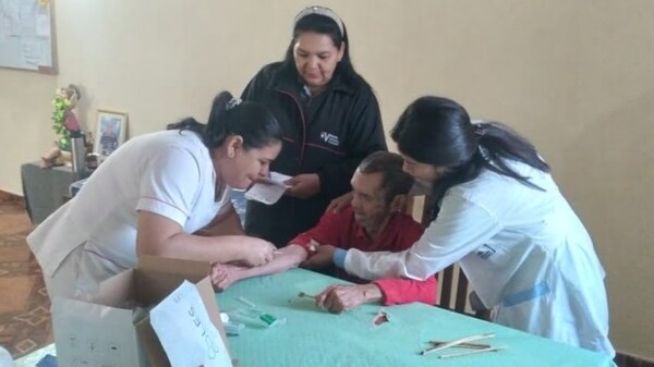 Abuelitos del Hogar de Ancianos reciben asistencia médica - Noticiero Paraguay