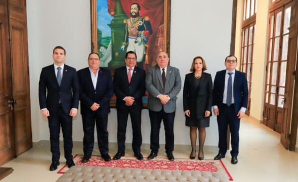 Nuevos ministros designados siguen reunión, en proceso de transición