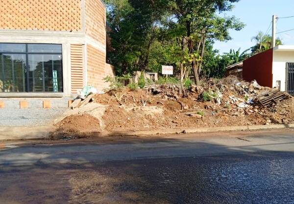 Vereda intransitable en Luque •
