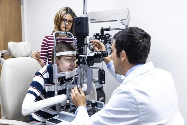 Un menor recupera la vista gracias a una pionera terapia génica ocular - Ciencia - ABC Color