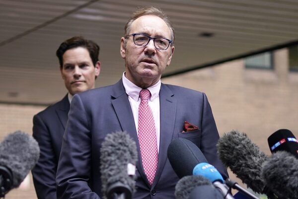El actor Kevin Spacey es declarado inocente de agresiones sexuales por un jurado en Londres - El Independiente