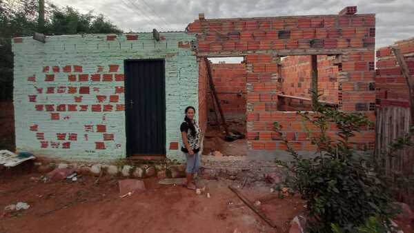 Hace fiesta para poder construir su casa propia