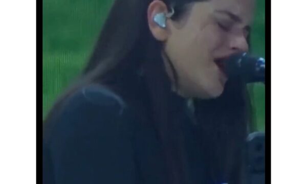 (VIDEO)Rosalía rompe en llanto en pleno concierto tras separación con Rauw Alejandro