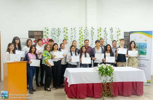 CLAUSURA DEL CURSO DE INGLÉS BÁSICO EN CARMEN DEL PARANÁ - Itapúa Noticias